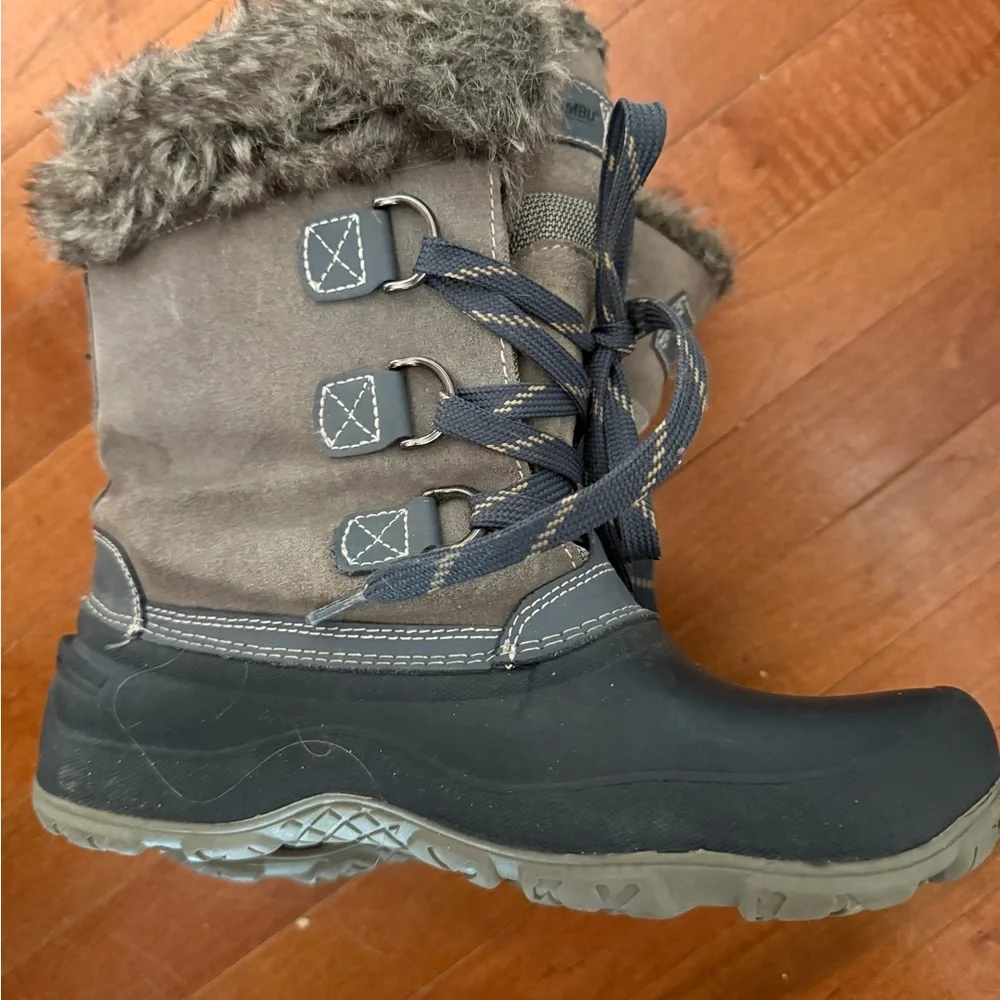 Khombu  womens winter boot size 9